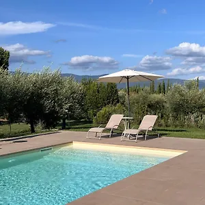 https://allombra-del-tiglio.it-tuscanyhotel.com