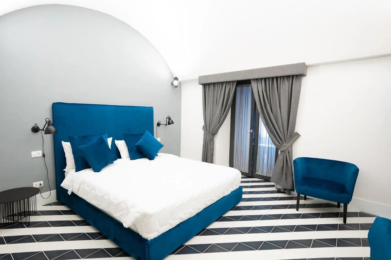 Pulcinella Suite location